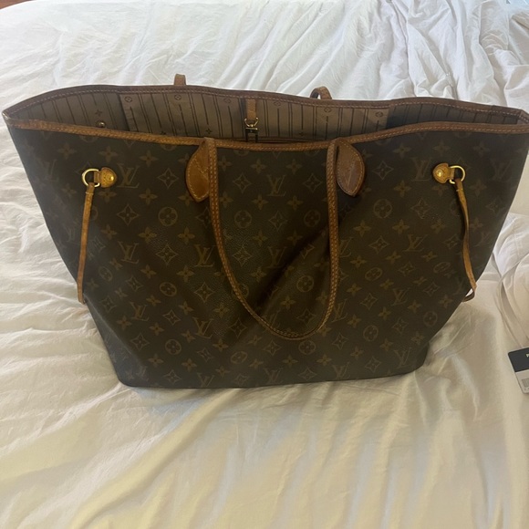 Louis Vuitton large classic bag - Picture 1 of 3
